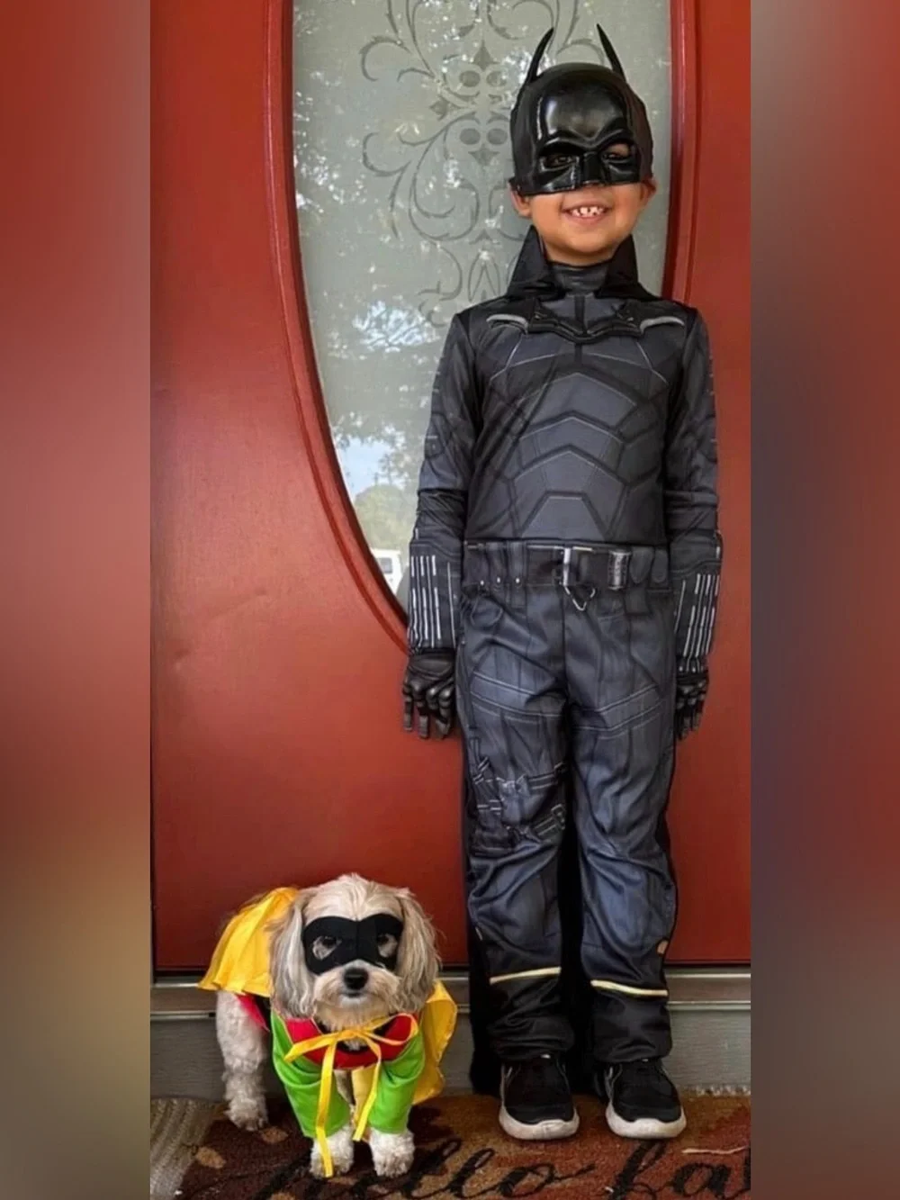 Kids Black Batman-Inspired Costume with Mask